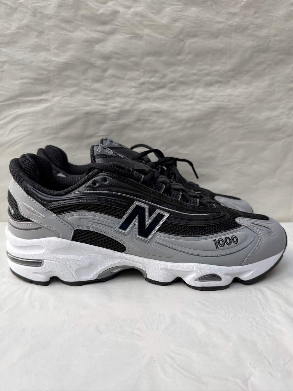 New Balance 1000 - Men's Casual Sneaker - Black & Gray - Size 9.5 - NWT